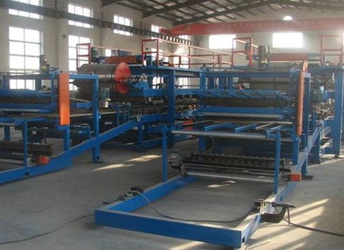 <strong>加長巖棉復(fù)合板機(jī)</strong>